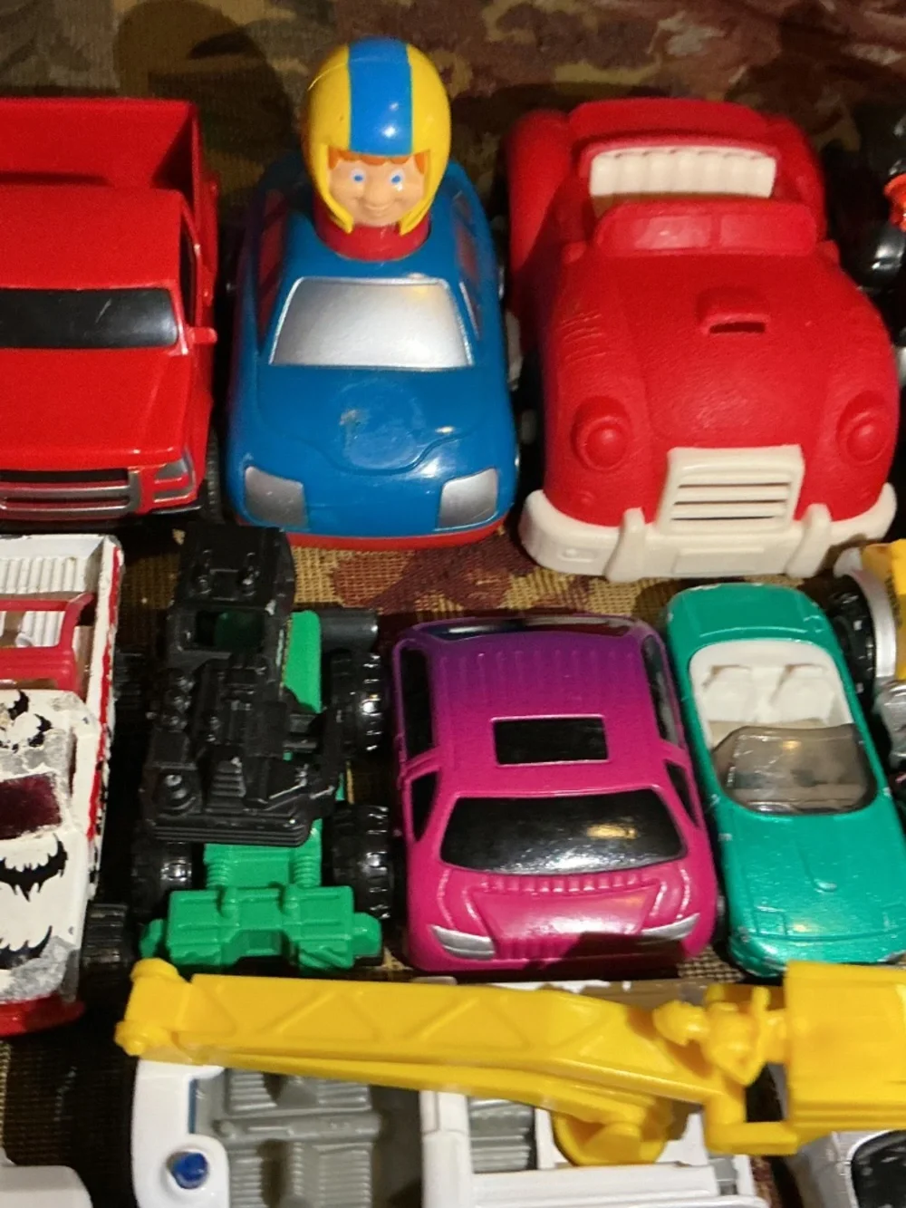 23 Hot wheels Matchbox Maisto mattel and More Toy cars